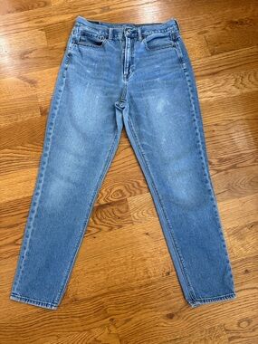 American Eagle Mom Jeans High Rise Tapered Light Wash Women’s 6 Denim